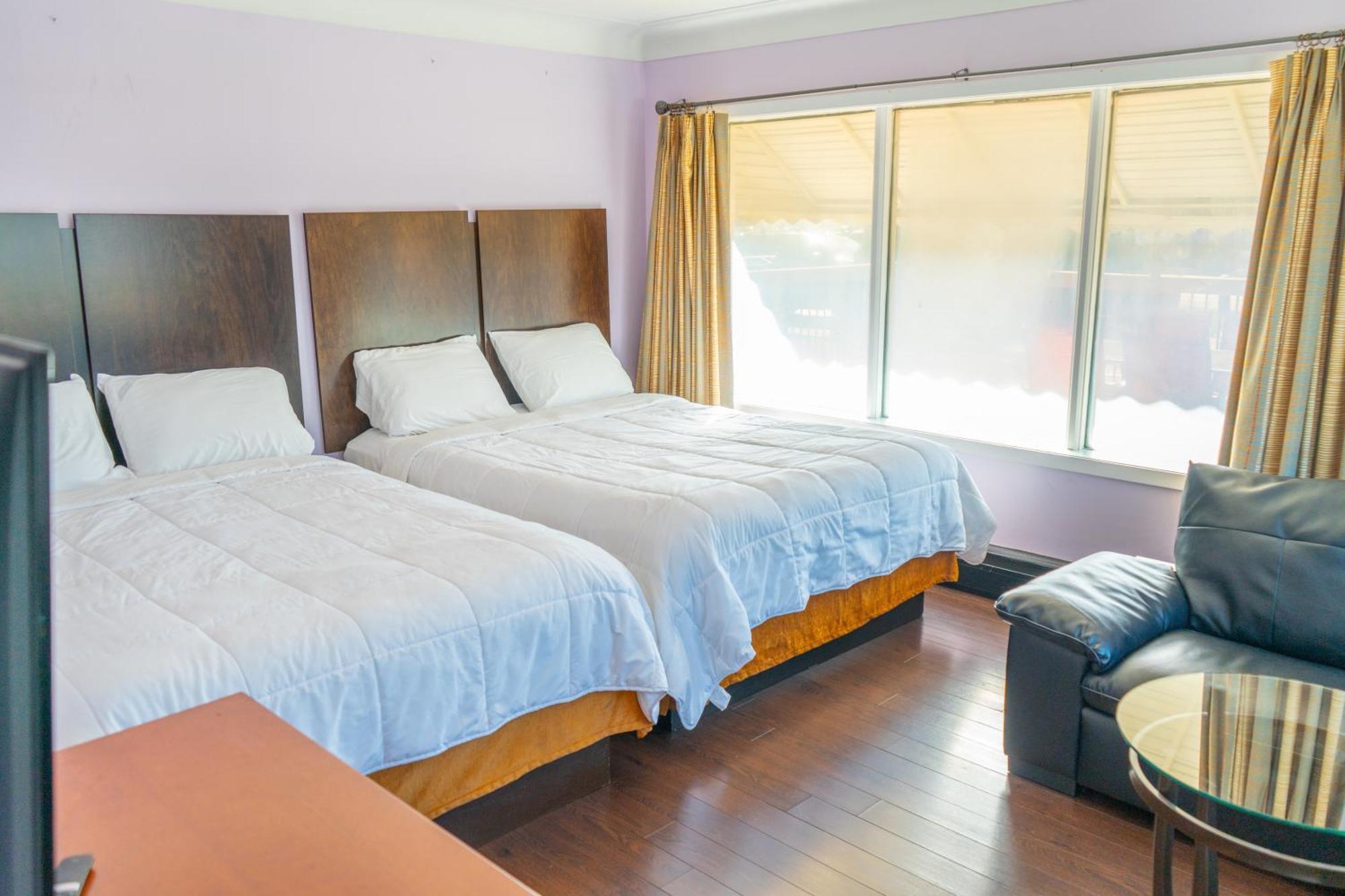 Niagara Holiday Apartment * Niagara Falls